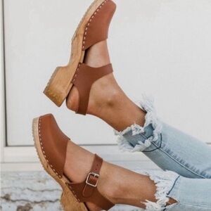 Mia Women's Brown Leather Clogs